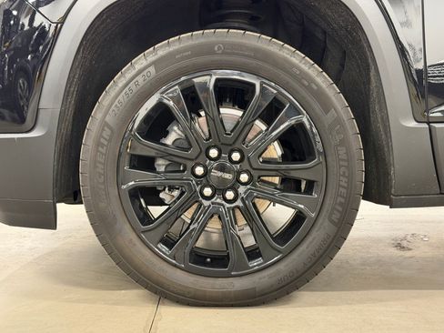 Used 2023 GMC Acadia SLT w/ Elevation Edition AWD/4WD image 11