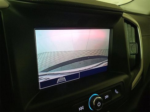 Used 2023 GMC Terrain SLE w/ Driver Convenience Package image 18