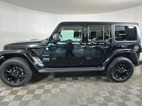 Used 2023 Jeep Wrangler Unlimited Sahara w/ Cold Weather Group AWD/4WD image 5