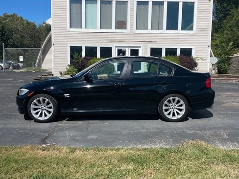 Used 2011 BMW 328i xDrive Sedan AWD/4WD image 2
