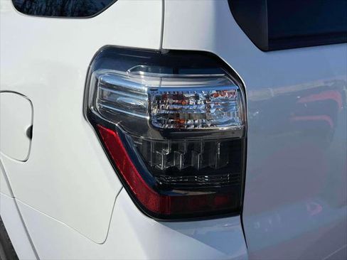 Certified 2022 Toyota 4Runner TRD Off-Road Premium image 10