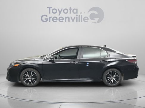 Used 2024 Toyota Camry SE image 5