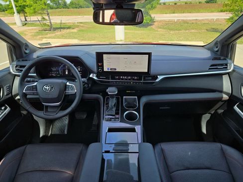 Used 2025 Toyota Sienna XSE w/ XSE Premium Package AWD/4WD image 13
