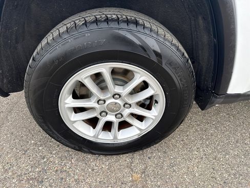 Used 2018 Jeep Grand Cherokee Laredo image 17