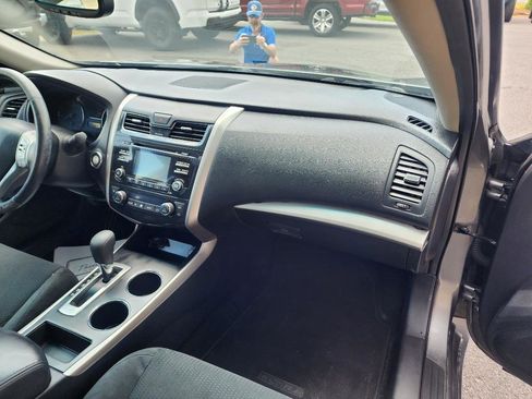 Used 2015 Nissan Altima 2.5 SV w/ Convenience Package FWD image 13