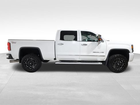 Used 2016 GMC Sierra 2500 Denali w/ Duramax Plus Package AWD/4WD image 4