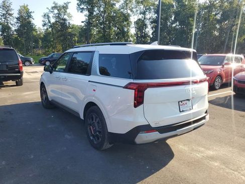 New 2026 Kia Carnival EX FWD image 3