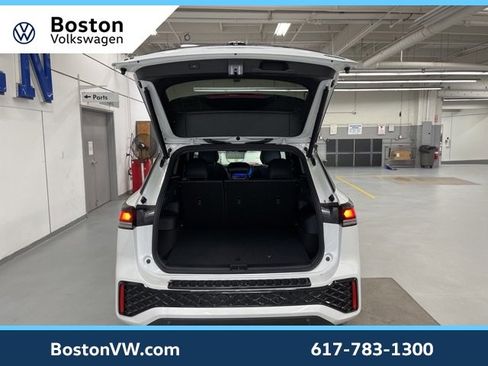 New 2025 Volkswagen Tiguan SE R-Line image 11