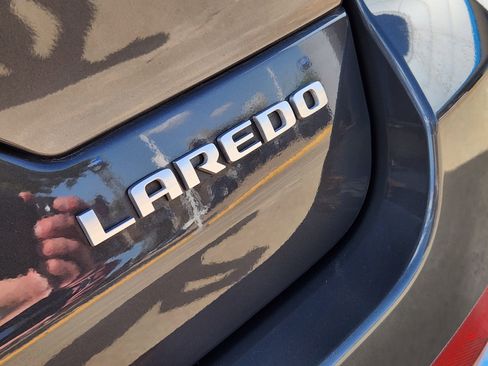Used 2025 Jeep Grand Cherokee Laredo X image 12
