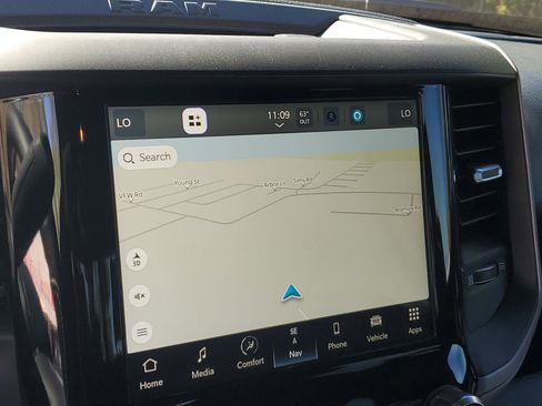 Used 2024 RAM 2500 Tradesman w/ Chrome Appearance Group image 13