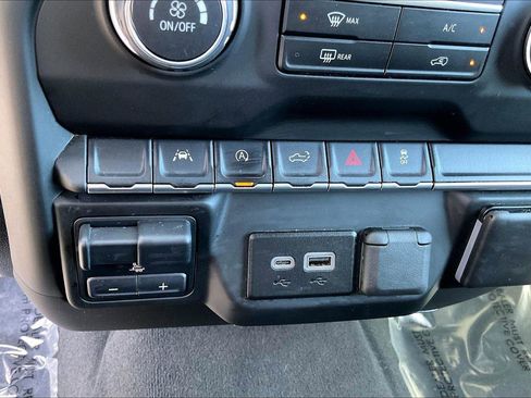 Used 2023 Chevrolet Silverado 1500 Custom AWD/4WD image 35