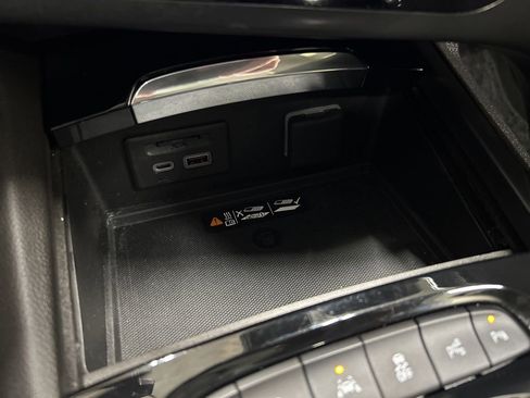 Used 2023 Buick Envision Avenir image 25