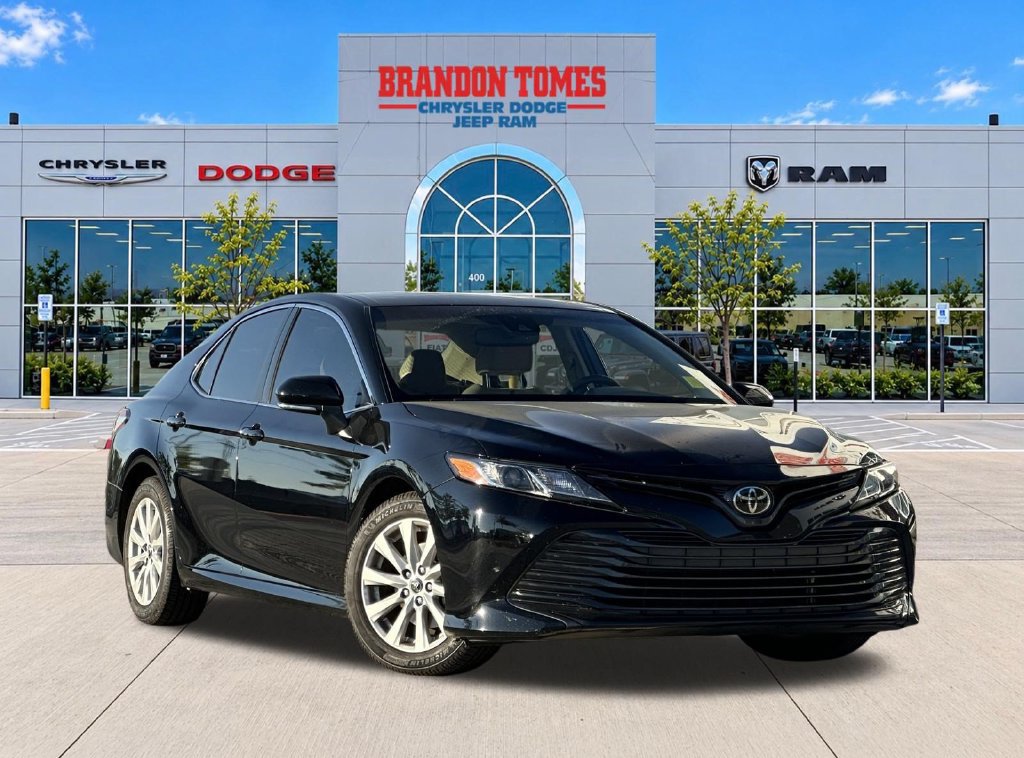 Used 2018 Toyota Camry LE w/ Moonroof Package FWD image 1