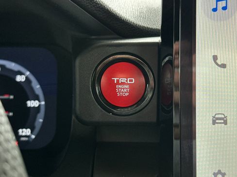 Used 2024 Toyota Tacoma TRD Sport w/ TRD Sport Upgrade Package image 19