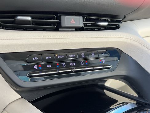Certified 2023 Buick Envision Avenir AWD/4WD image 31