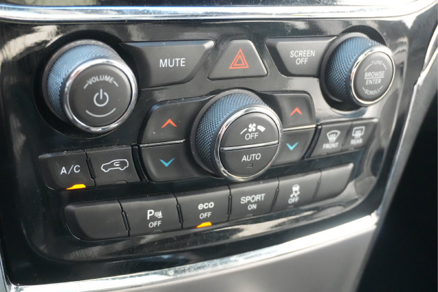 Used 2020 Jeep Grand Cherokee Overland AWD/4WD image 29