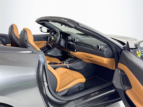 Used 2020 Ferrari Portofino image 33