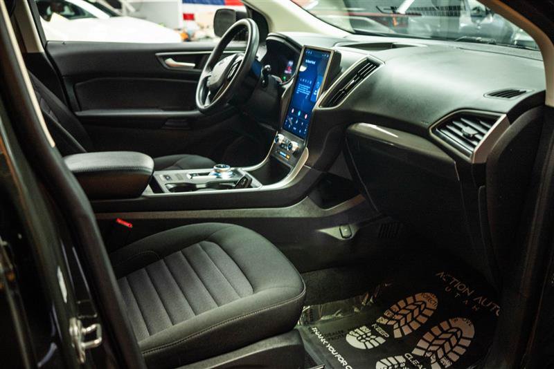 Used 2024 Ford Edge SE AWD/4WD image 13