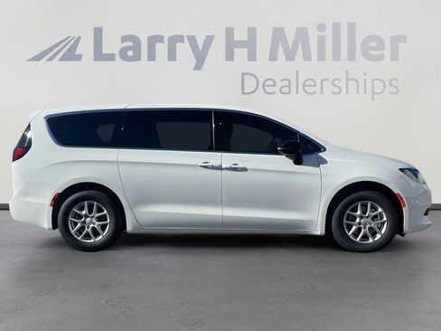New 2026 Chrysler Voyager LX image 7