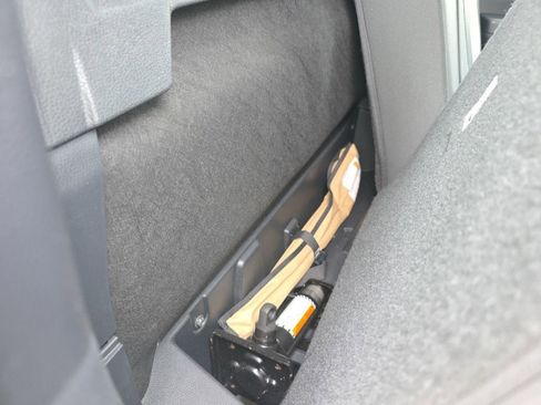 Used 2024 Toyota Tacoma TRD Sport image 32