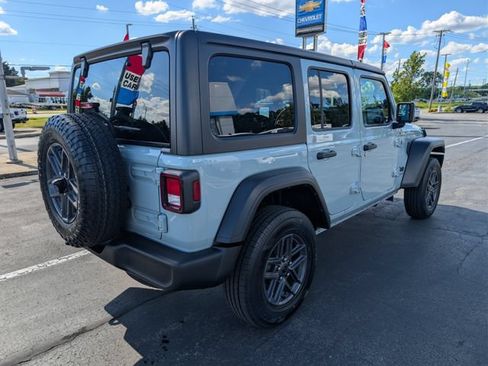 Used 2024 Jeep Wrangler Unlimited Sport AWD/4WD image 5