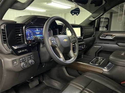 Used 2024 Chevrolet Silverado 2500 High Country w/ High Country Premium Package image 10