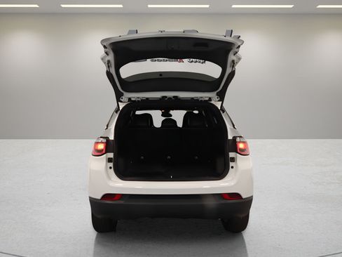 Used 2023 Jeep Compass Latitude AWD/4WD image 15