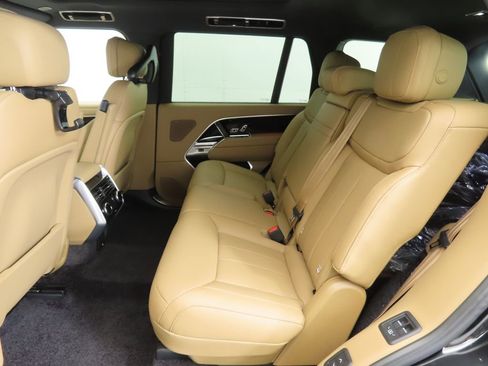 New 2026 Land Rover Range Rover Long Wheelbase SE image 21
