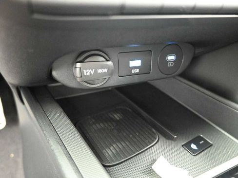 Used 2025 Hyundai Elantra SEL FWD image 20