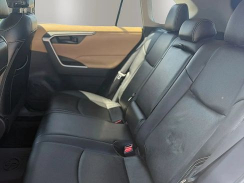 Used 2021 Toyota RAV4 LE FWD image 18