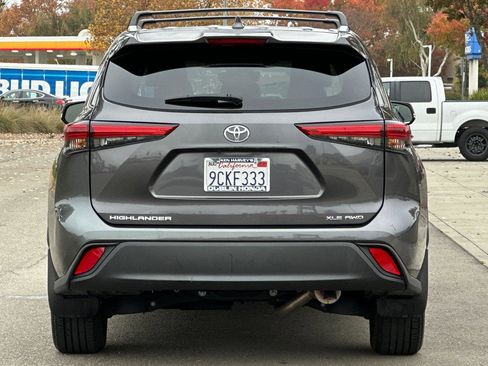 Used 2022 Toyota Highlander XLE image 5