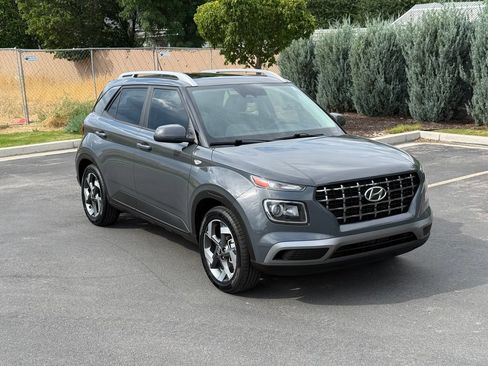 Used 2023 Hyundai Venue SEL w/ Cargo Package FWD image 2