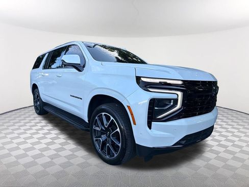Used 2025 Chevrolet Suburban RST RWD image 3