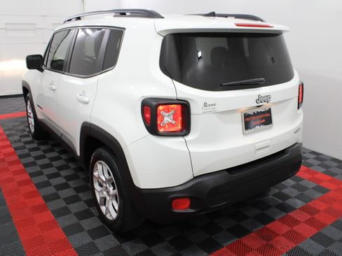 Used 2018 Jeep Renegade Latitude FWD image 5