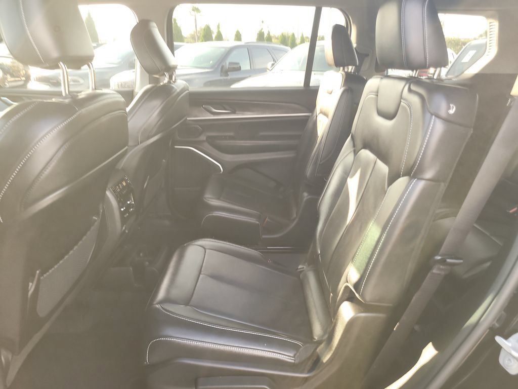 Used 2022 Jeep Grand Cherokee L Limited RWD image 13