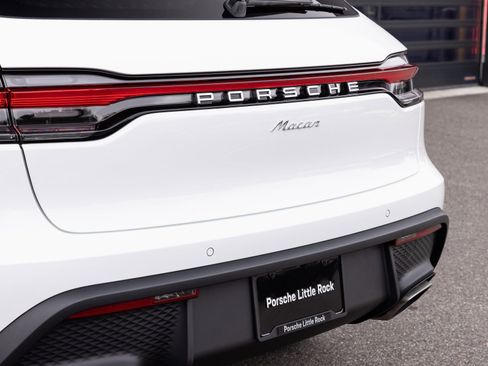 Certified 2026 Porsche Macan Base image 12