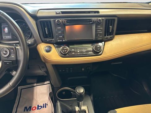 Used 2018 Toyota RAV4 XLE AWD/4WD image 12