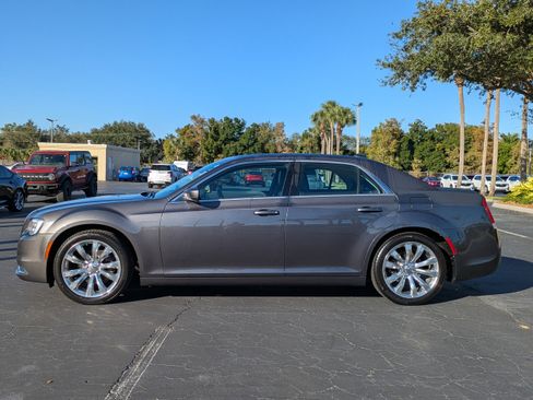 Used 2016 Chrysler 300 Limited image 3