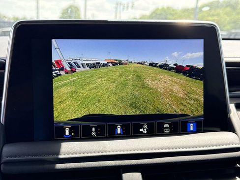 Used 2023 Chevrolet Suburban Z71 w/ Z71 Off-Road Package AWD/4WD image 30
