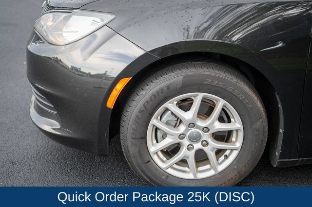 Used 2017 Chrysler Pacifica Touring FWD image 9