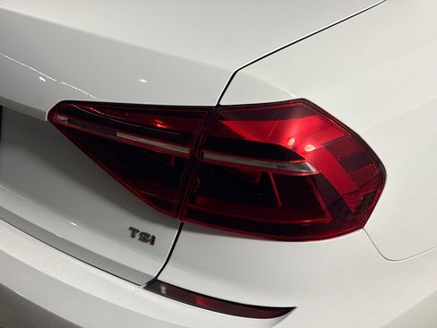 Used 2019 Volkswagen Passat 2.0T Wolfsburg w/ Wheels & Sunroof Package image 34