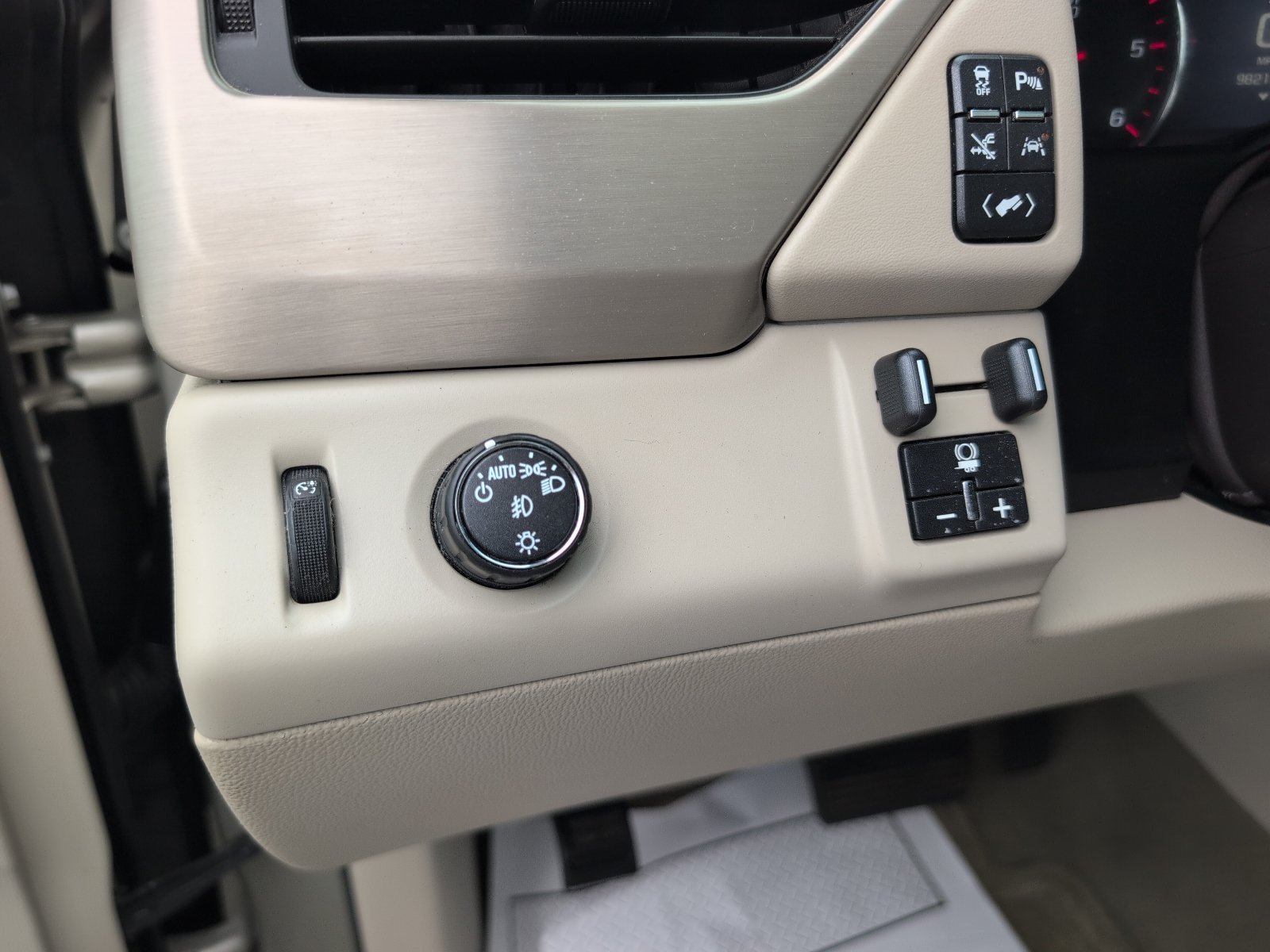 Used 2016 GMC Yukon Denali w/ Open Road Package RWD image 22