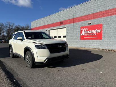 Used 2024 Nissan Pathfinder SV w/ Black Appearance Package