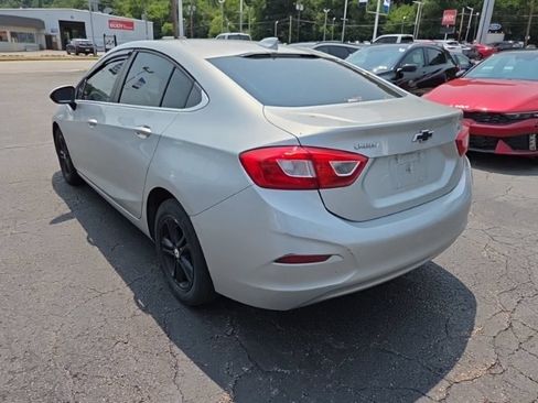 Used 2017 Chevrolet Cruze LT w/ Convenience Package FWD image 5
