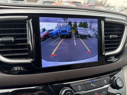 Certified 2017 Chrysler Pacifica Touring-L image 9