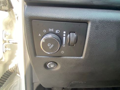 Used 2019 Jeep Grand Cherokee Altitude RWD image 16