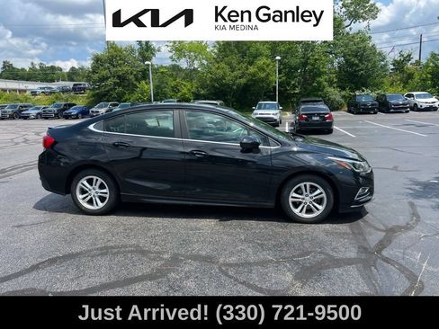 Used 2016 Chevrolet Cruze LT w/ Convenience Package FWD image 4
