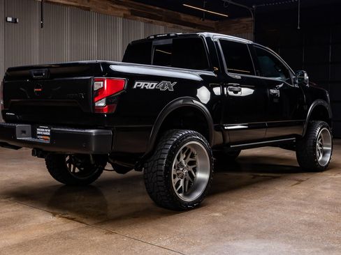 Used 2021 Nissan Titan PRO-4X w/ Pro-4x Convenience Package AWD/4WD image 8
