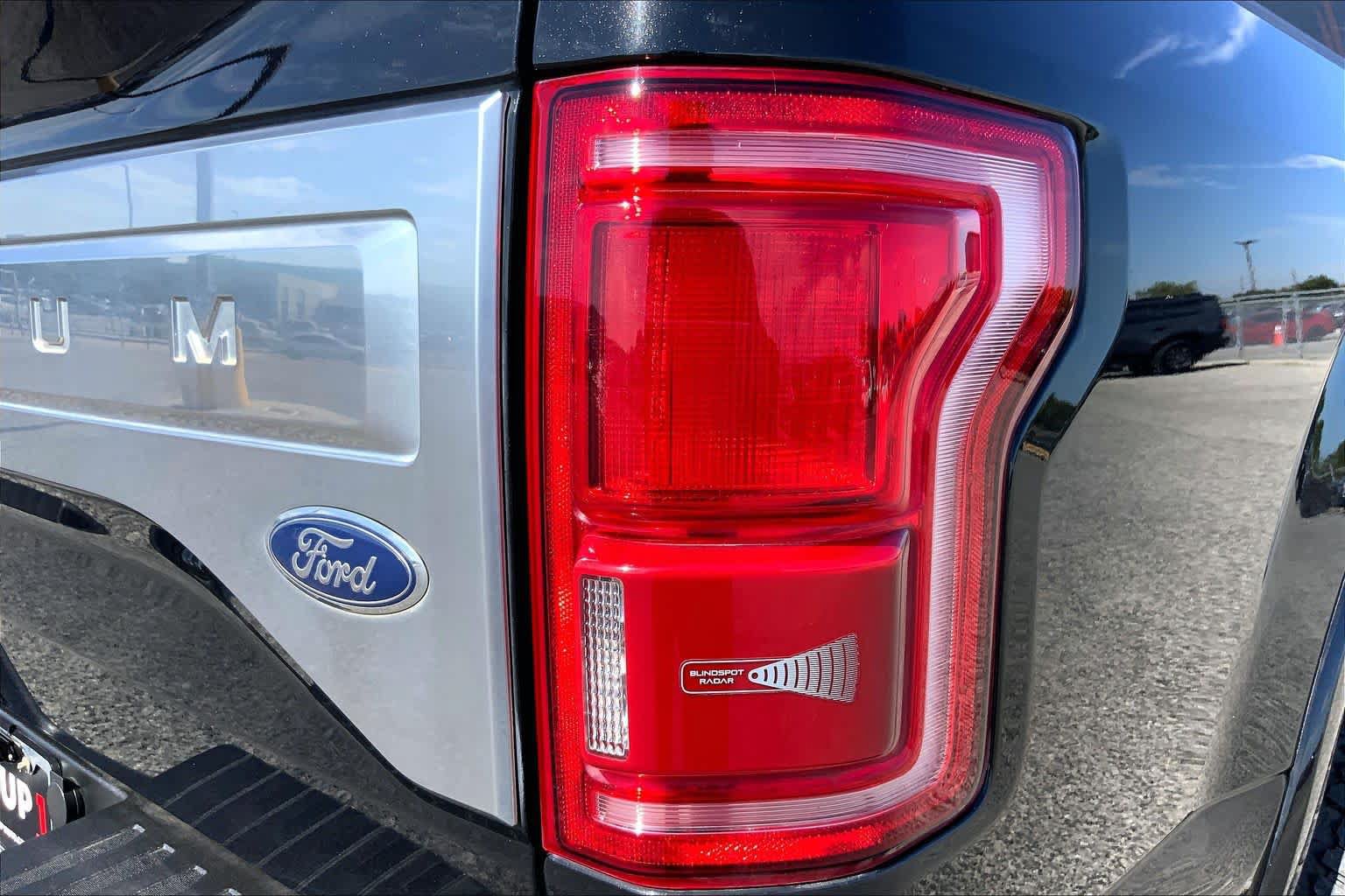 Used 2015 Ford F150 Platinum w/ Equipment Group 701A Luxury AWD/4WD image 10