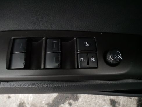 Used 2023 Toyota Camry SE w/ Cold Weather Package image 19